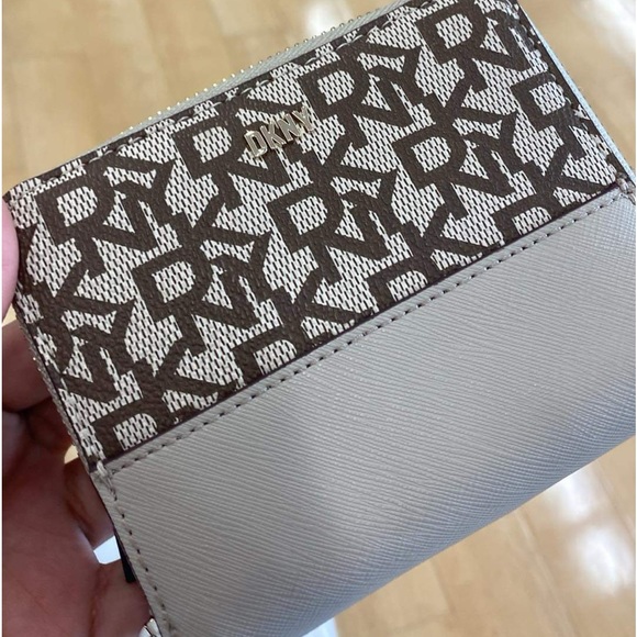 Dkny wallet - Picture 2 of 2